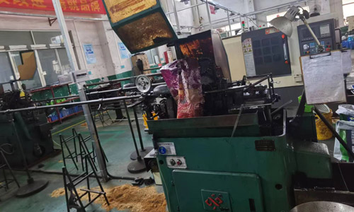 Automatic cam lathe